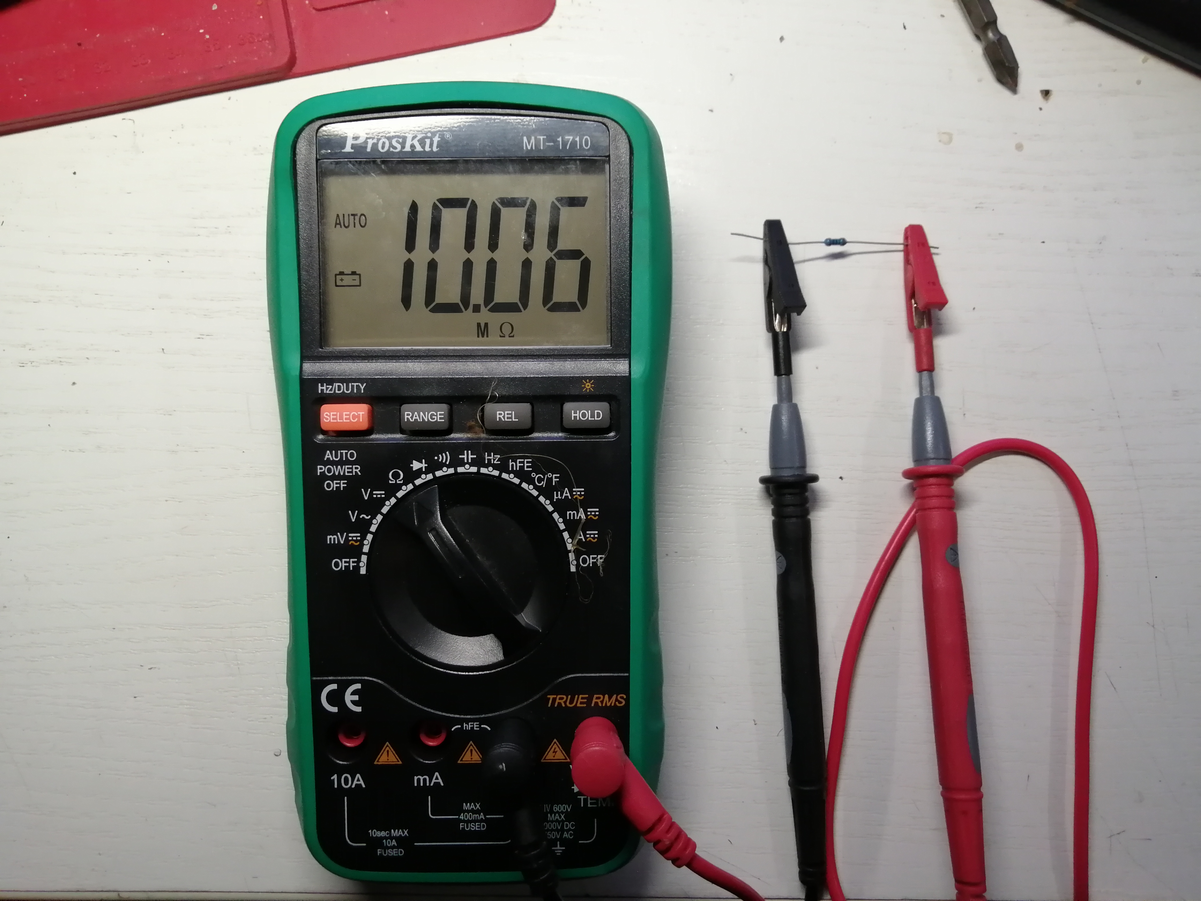 multimetr s automatickym prepinanim rozsahu